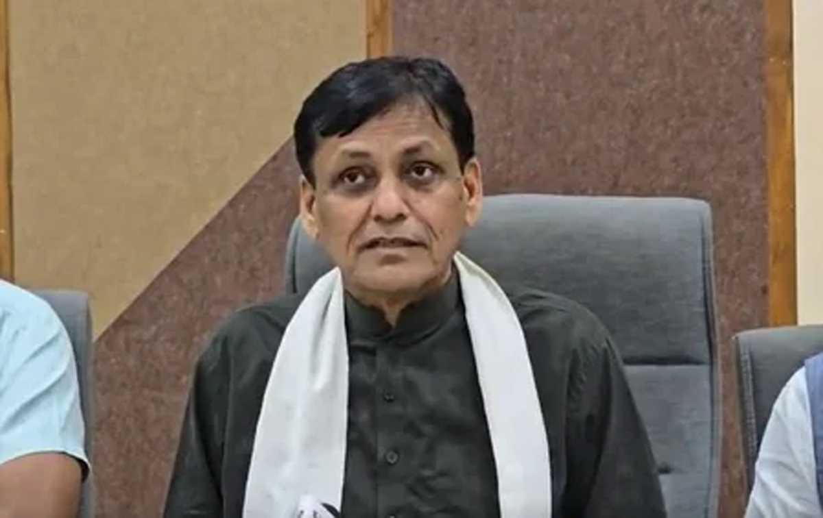 सूरत में नित्यानंद राय ने कहा, हम बिहार के लोगों को आमंत्रण देने आए हैं, छठ पर्व राज्य में मनाएं और वोट देकर प्रदेश का कल्याण करें